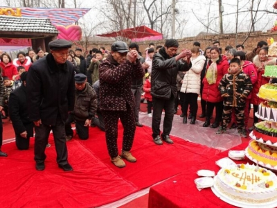 ���ϰٚq���̉��� 200������݅���(du��)���^