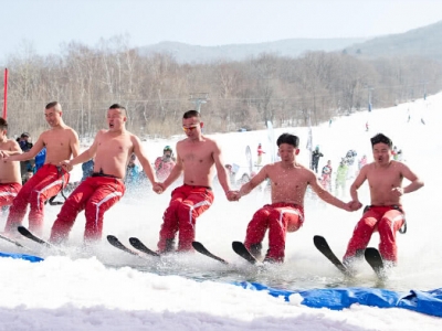 ���i��ѩ��(ji��) ����300������ѩ�ۺ��߅��c